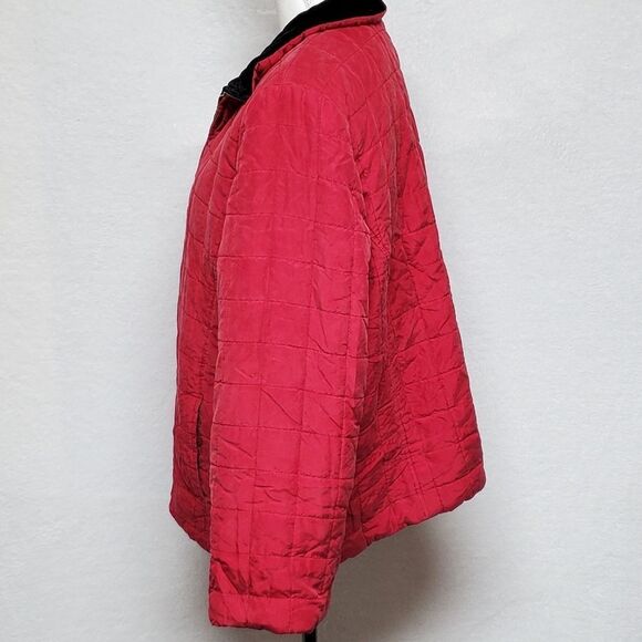 Vintage 1980s Easy Spirit Reversible Black Velvet Red Silk Qulited Filled Jacket - Picture 11 of 16